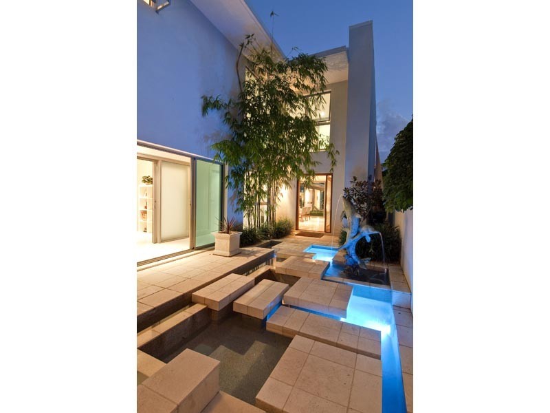 21 Freyburg Street, Sorrento QLD 4217