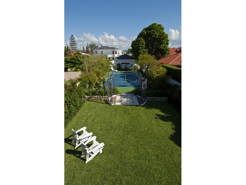 21 Freyburg Street, Sorrento QLD 4217