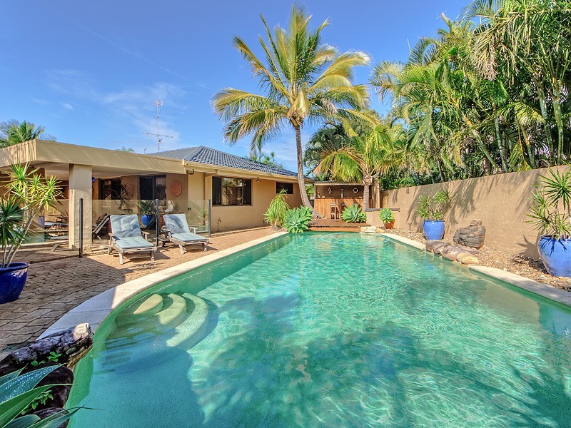 12 McCleary Street, Sorrento QLD 4217