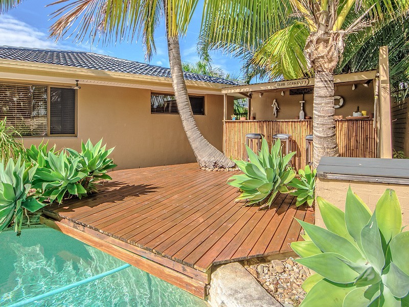 12 McCleary Street, Sorrento QLD 4217