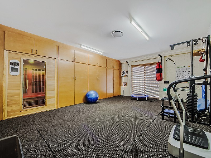 12 McCleary Street, Sorrento QLD 4217