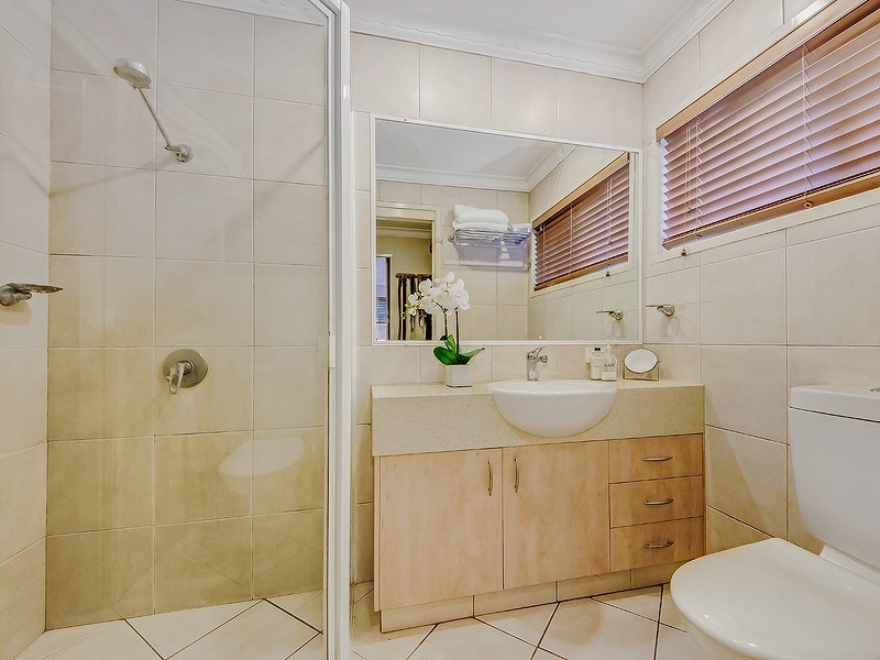 12 McCleary Street, Sorrento QLD 4217