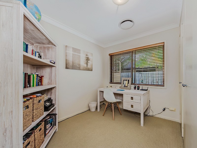 12 McCleary Street, Sorrento QLD 4217