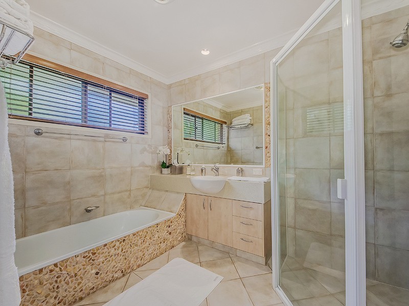 12 McCleary Street, Sorrento QLD 4217