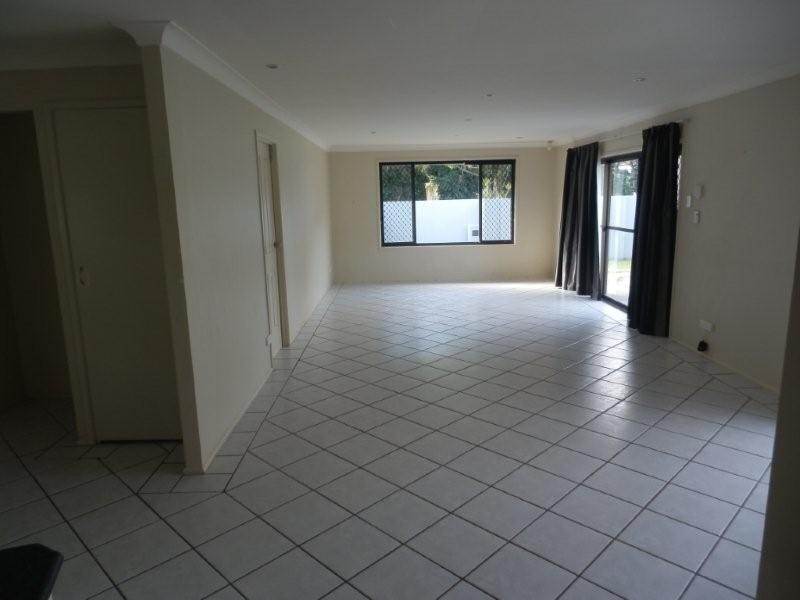 95 Cypress Drive, Broadbeach Waters QLD 4218