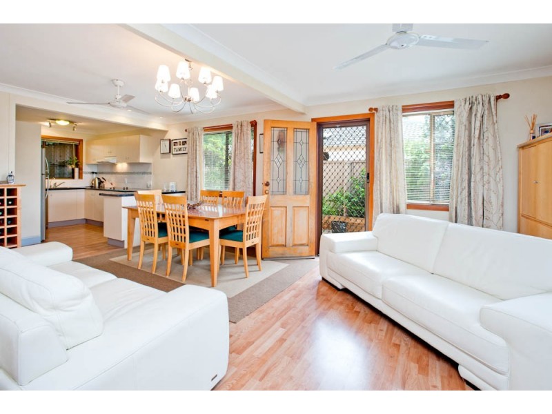 2/7 Woodgate Place, Paradise Point QLD 4216