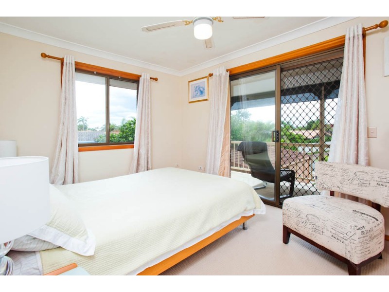 2/7 Woodgate Place, Paradise Point QLD 4216