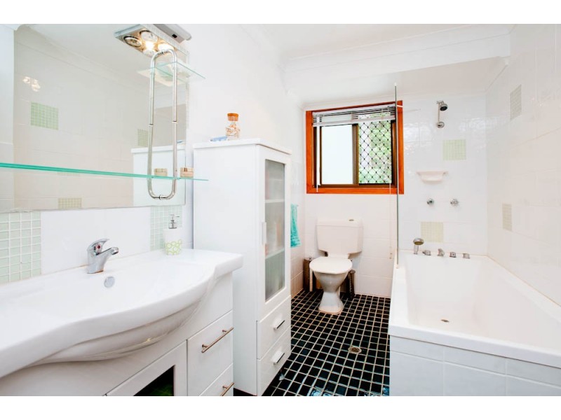 2/7 Woodgate Place, Paradise Point QLD 4216