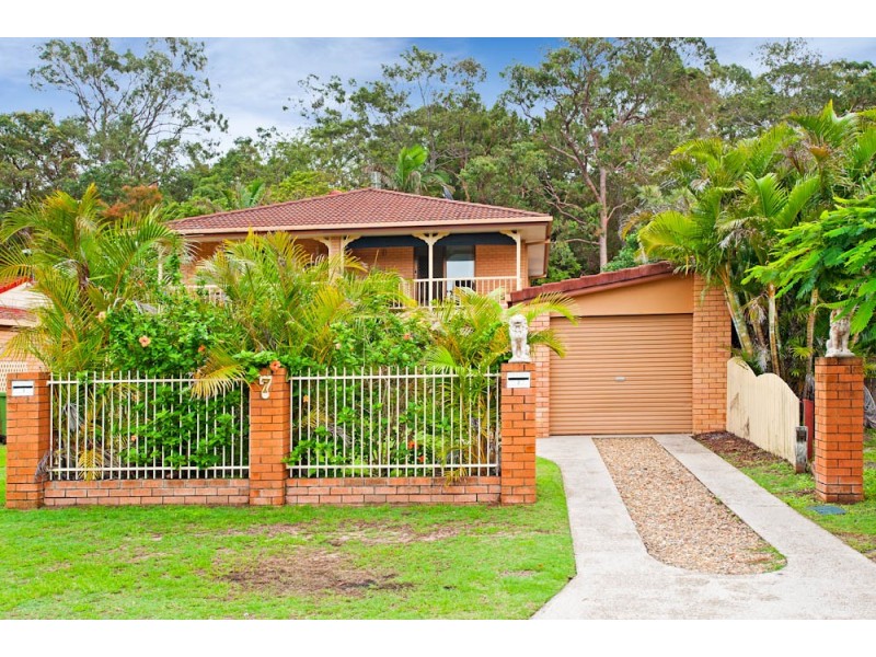 2/7 Woodgate Place, Paradise Point QLD 4216