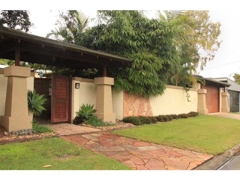 7 Fairway Avenue, Bundall QLD 4217