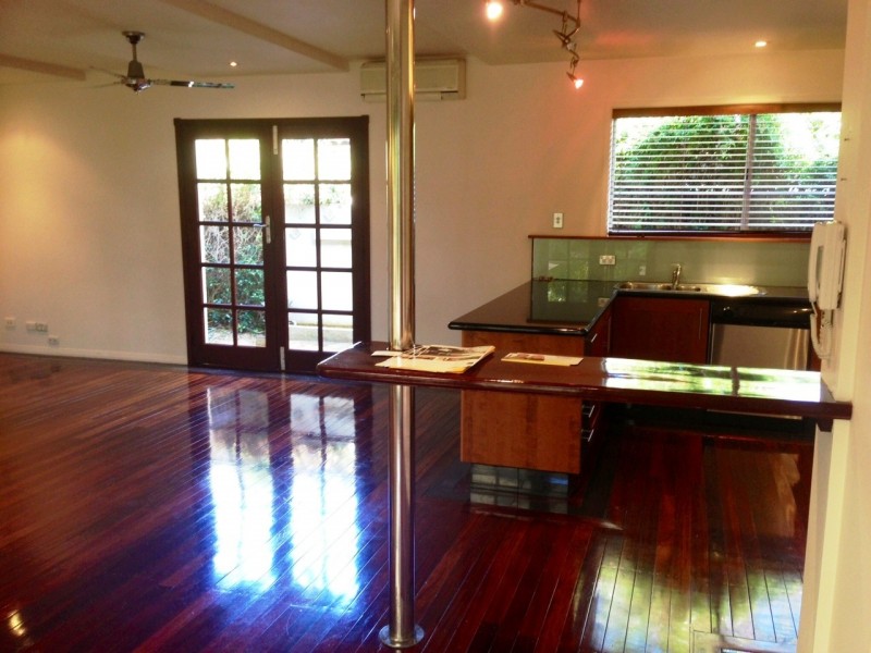 7 Fairway Avenue, Bundall QLD 4217