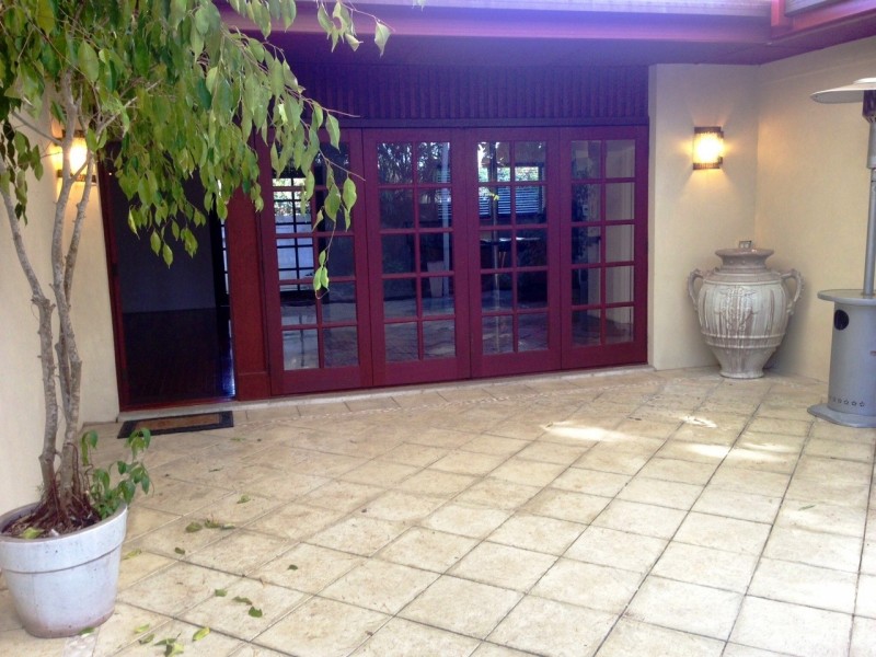 7 Fairway Avenue, Bundall QLD 4217