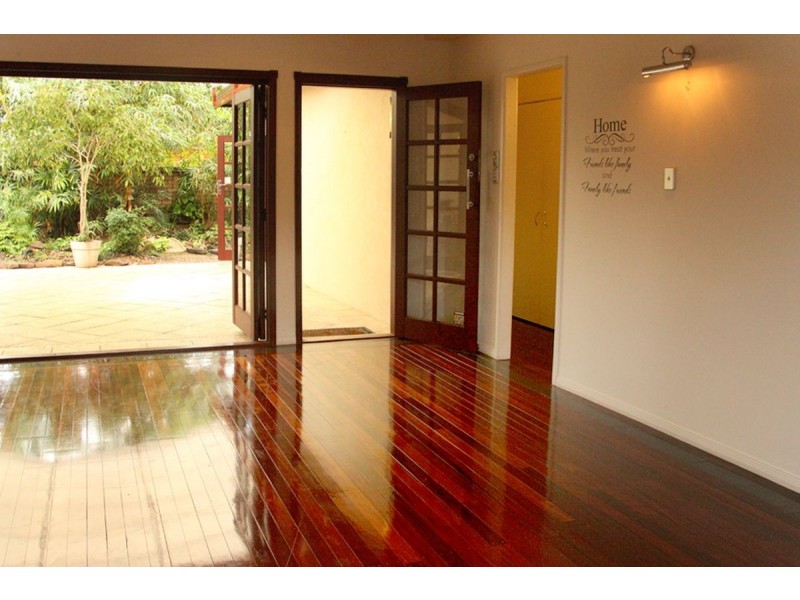 7 Fairway Avenue, Bundall QLD 4217