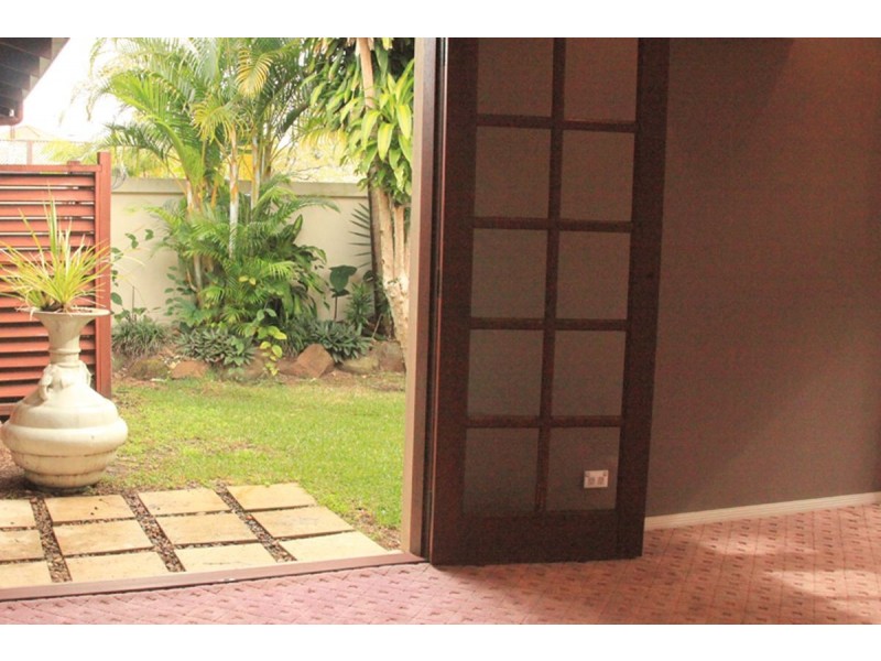 7 Fairway Avenue, Bundall QLD 4217