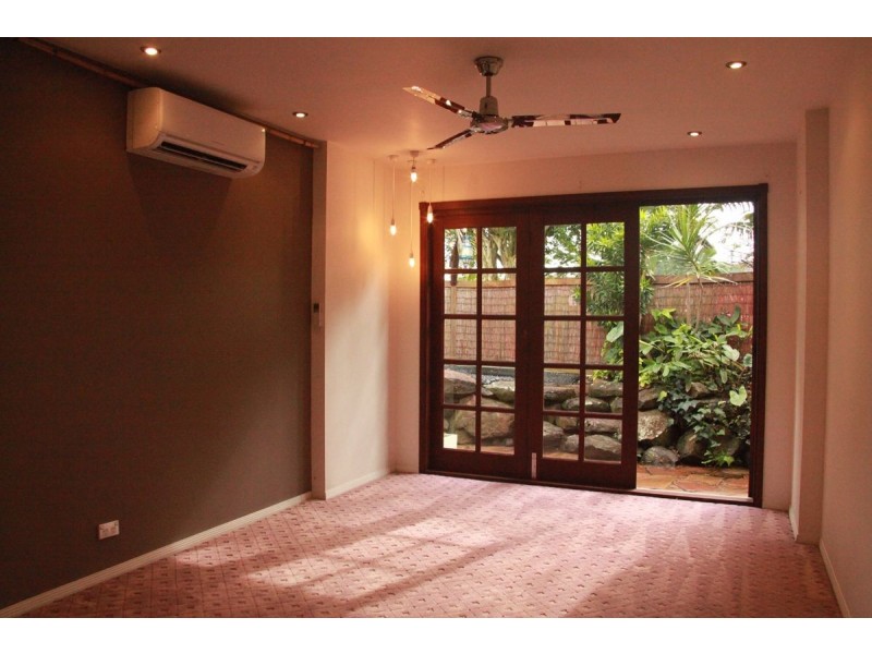 7 Fairway Avenue, Bundall QLD 4217