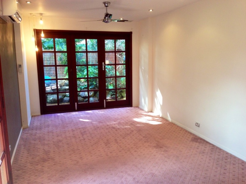 7 Fairway Avenue, Bundall QLD 4217