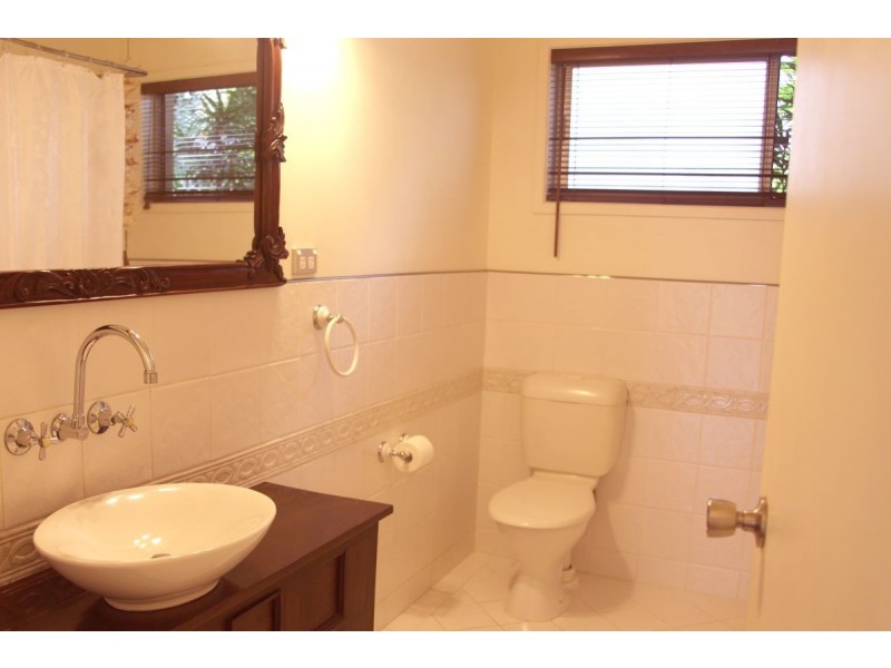 7 Fairway Avenue, Bundall QLD 4217