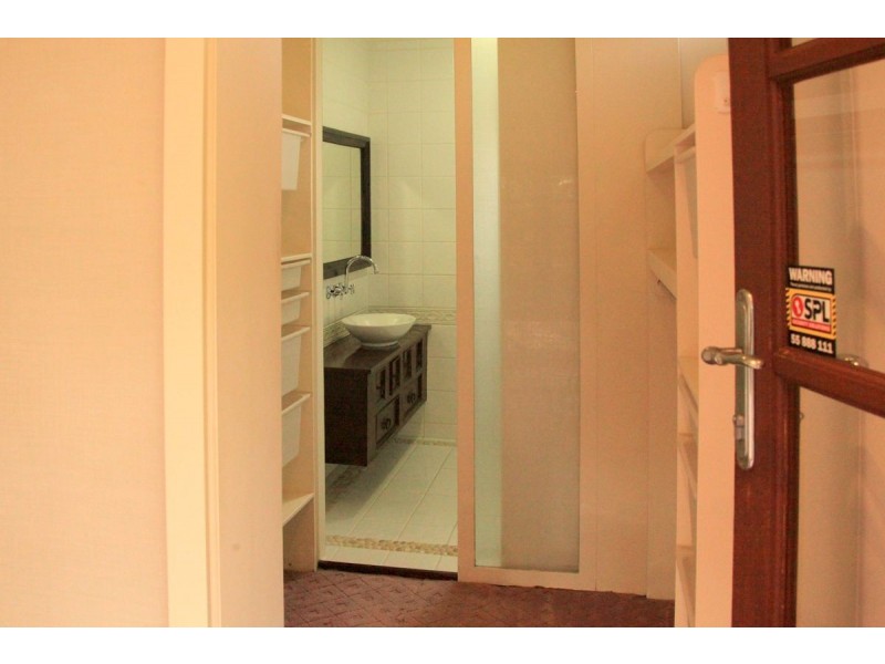 7 Fairway Avenue, Bundall QLD 4217