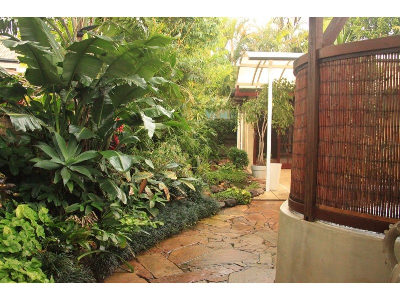 7 Fairway Avenue, Bundall QLD 4217