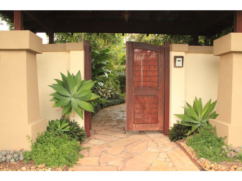 7 Fairway Avenue, Bundall QLD 4217