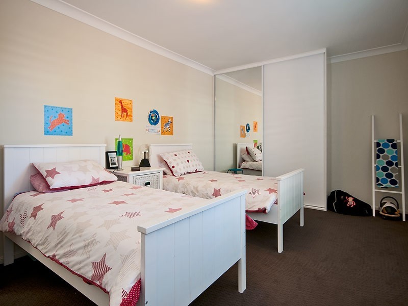 14 Mackay Close, Sorrento QLD 4217