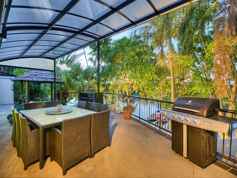 2 Platypus Avenue, Sorrento QLD 4217