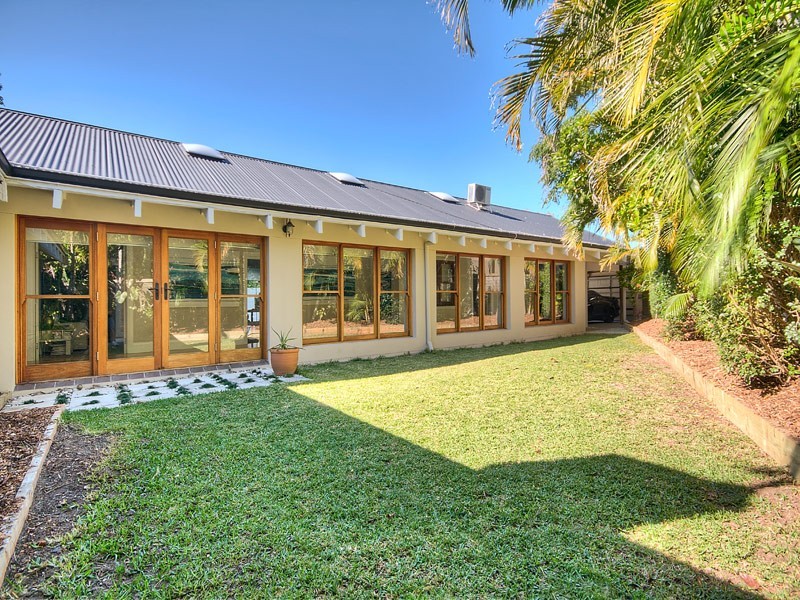 2 Platypus Avenue, Sorrento QLD 4217