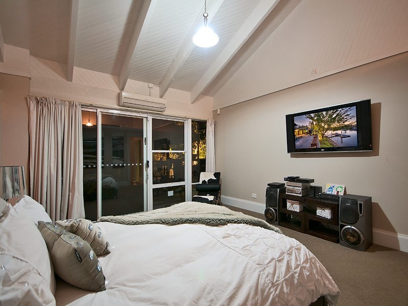 2 Platypus Avenue, Sorrento QLD 4217