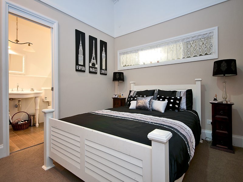 2 Platypus Avenue, Sorrento QLD 4217