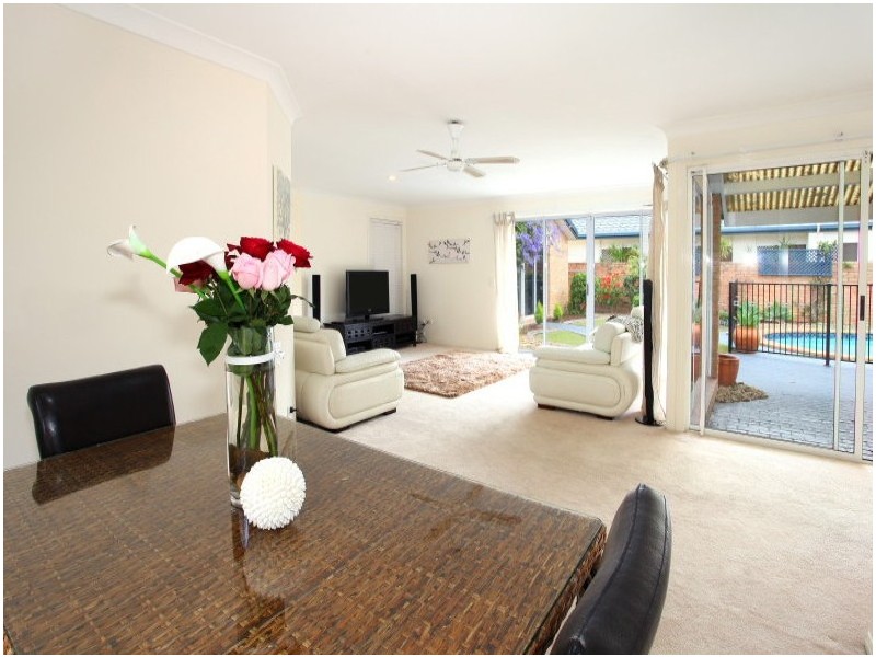 10 Antigua Way, Clear Island Waters QLD 4226