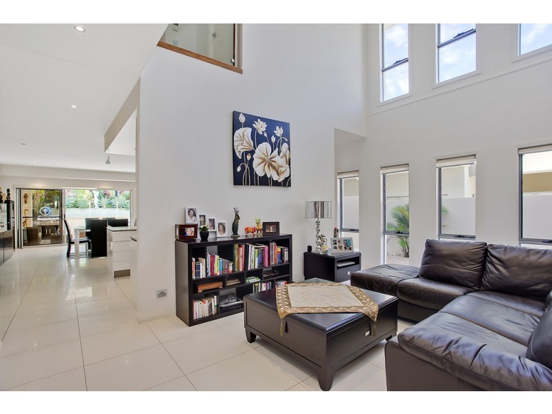 8002B Vista Drive, Benowa QLD 4217