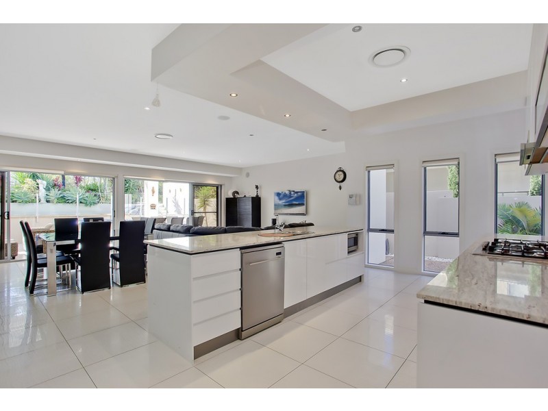 8002B Vista Drive, Benowa QLD 4217