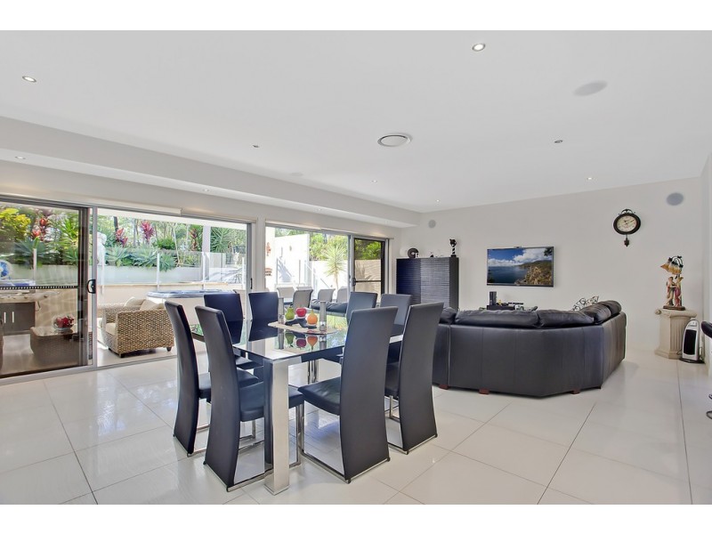 8002B Vista Drive, Benowa QLD 4217