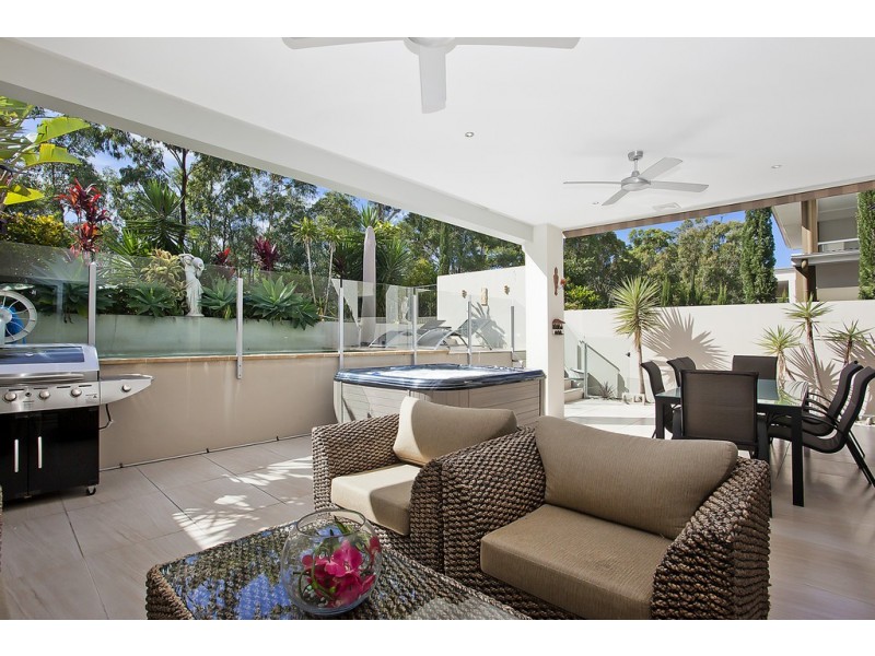 8002B Vista Drive, Benowa QLD 4217
