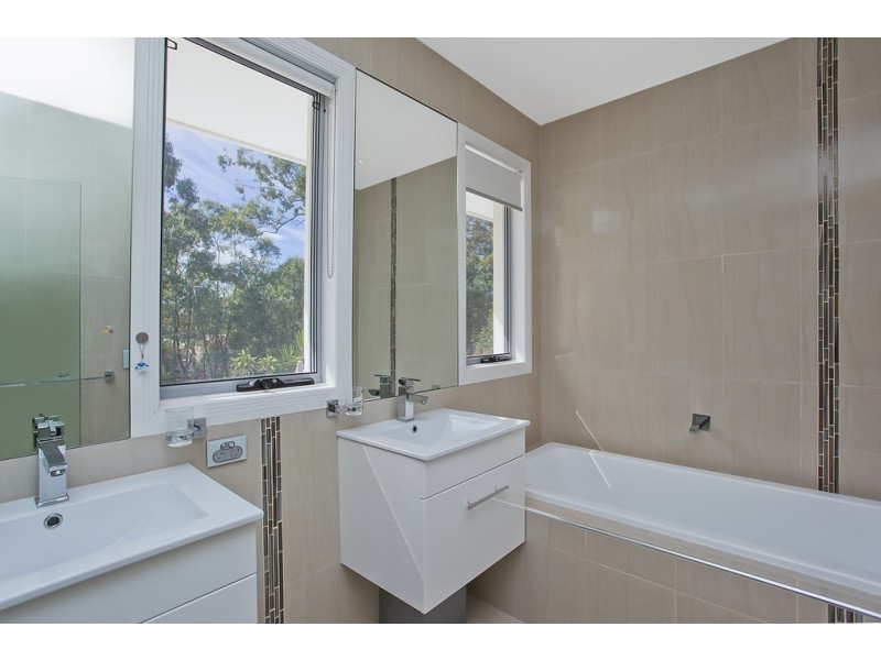 8002B Vista Drive, Benowa QLD 4217