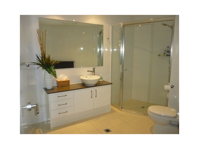 6/24-30 Tarcoola Crescent, Chevron Island QLD 4217