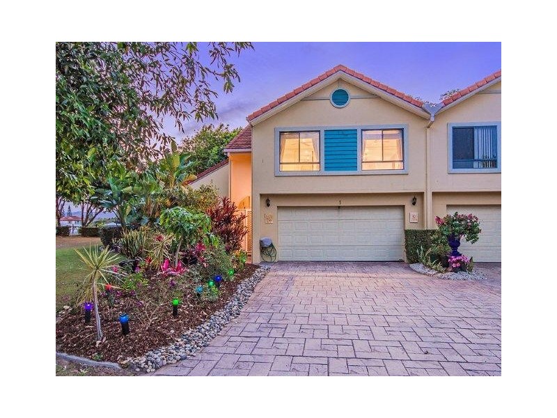 Villa 1 ‘Greystone’ Rhode Island, 125 Santa Cruz Blvd, Clear Island Waters QLD 4226