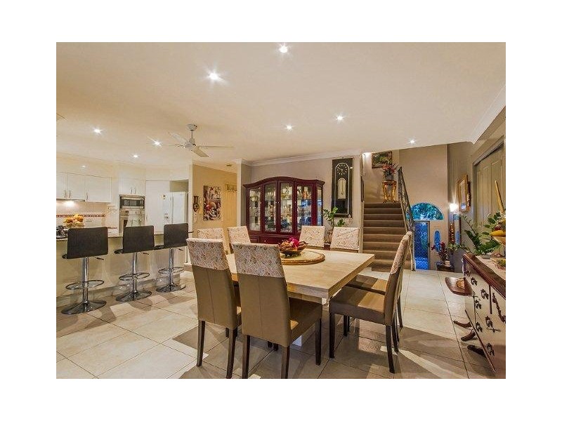 Villa 1 ‘Greystone’ Rhode Island, 125 Santa Cruz Blvd, Clear Island Waters QLD 4226