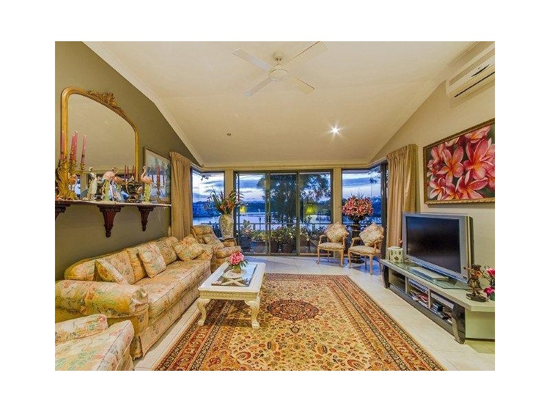 Villa 1 ‘Greystone’ Rhode Island, 125 Santa Cruz Blvd, Clear Island Waters QLD 4226