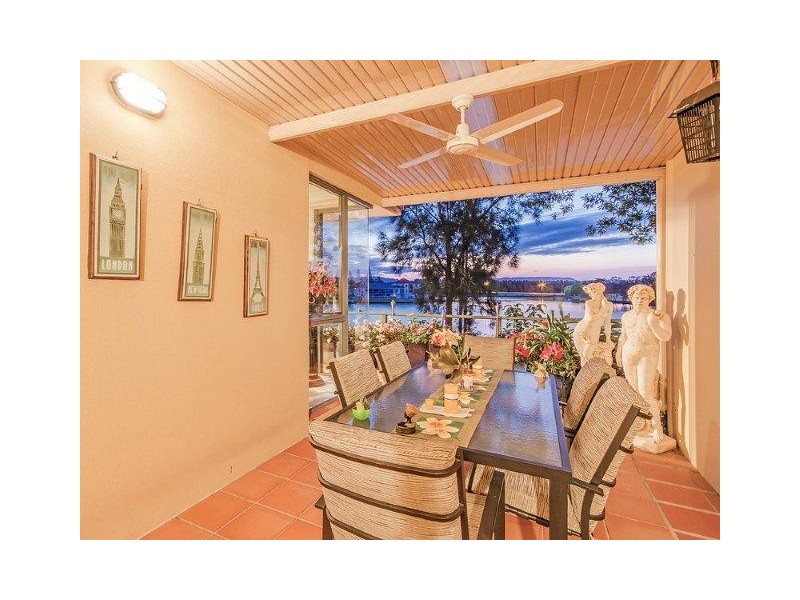 Villa 1 ‘Greystone’ Rhode Island, 125 Santa Cruz Blvd, Clear Island Waters QLD 4226