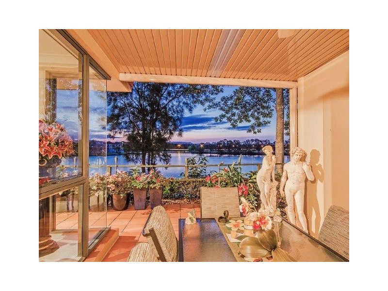 Villa 1 ‘Greystone’ Rhode Island, 125 Santa Cruz Blvd, Clear Island Waters QLD 4226