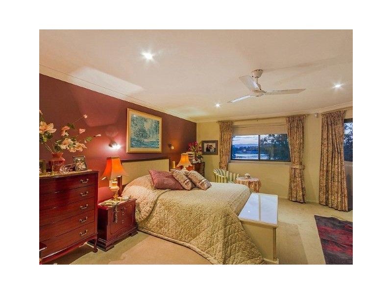 Villa 1 ‘Greystone’ Rhode Island, 125 Santa Cruz Blvd, Clear Island Waters QLD 4226