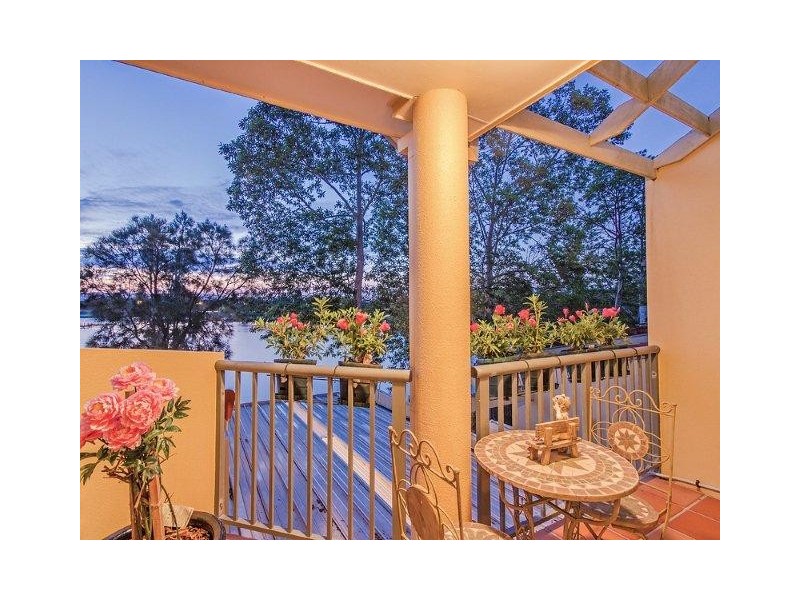 Villa 1 ‘Greystone’ Rhode Island, 125 Santa Cruz Blvd, Clear Island Waters QLD 4226