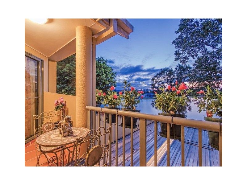 Villa 1 ‘Greystone’ Rhode Island, 125 Santa Cruz Blvd, Clear Island Waters QLD 4226