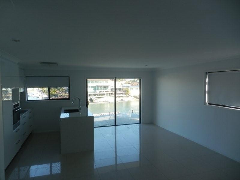 2/15 Miami Key, Broadbeach QLD 4218