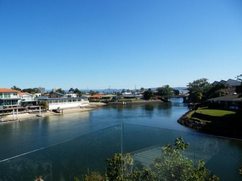 2/15 Miami Key, Broadbeach QLD 4218