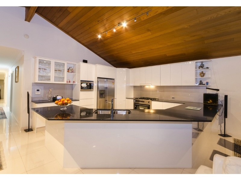 31 San Simeon Drive, Clear Island Waters QLD 4226
