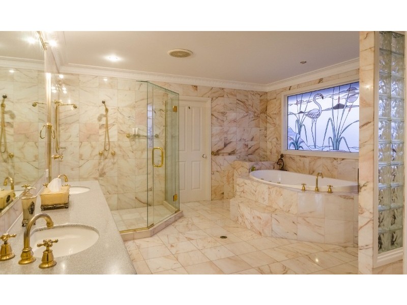 31 San Simeon Drive, Clear Island Waters QLD 4226