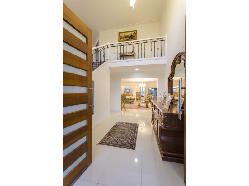 31 San Simeon Drive, Clear Island Waters QLD 4226