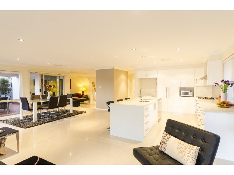 8 Key Largo, Clear Island Waters QLD 4226